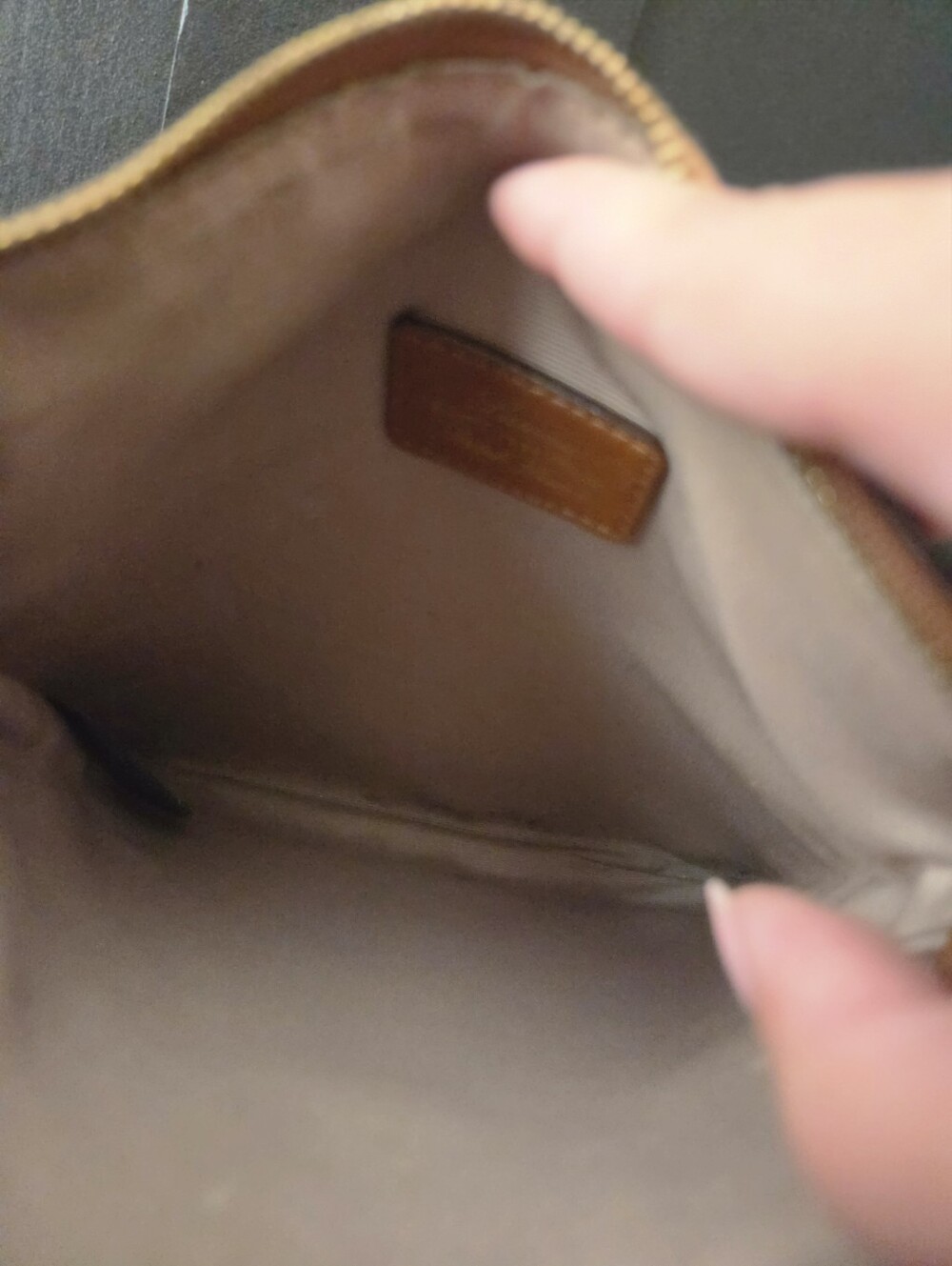 Lauren Ralph Lauren Tan Leather Crossbody with Gold Hardware ~ PLEASE READ - Picture 10 of 16